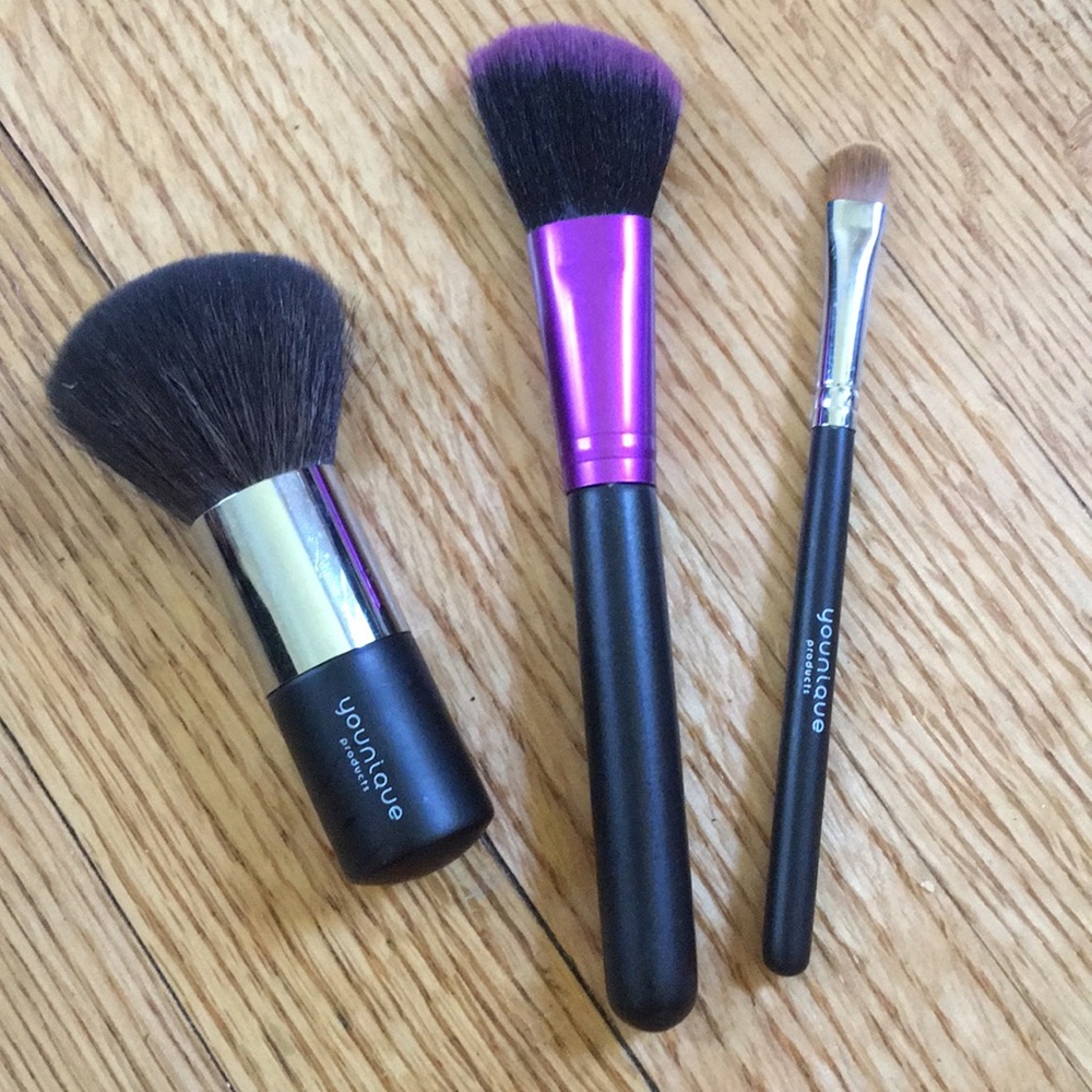 Younique brushes